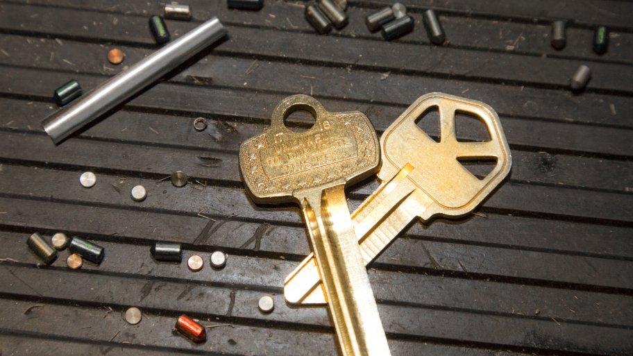 Two keys on ground